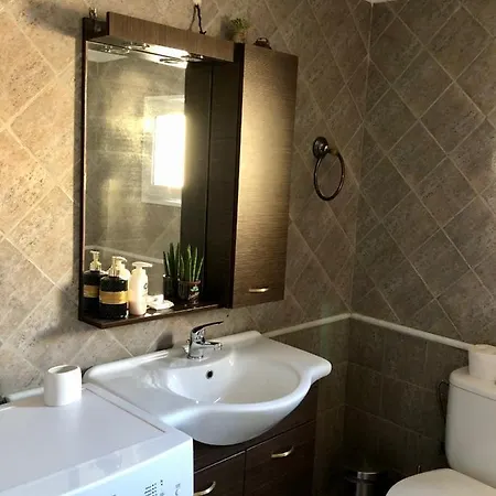 Tzitzifianaki Cozy Apartament *